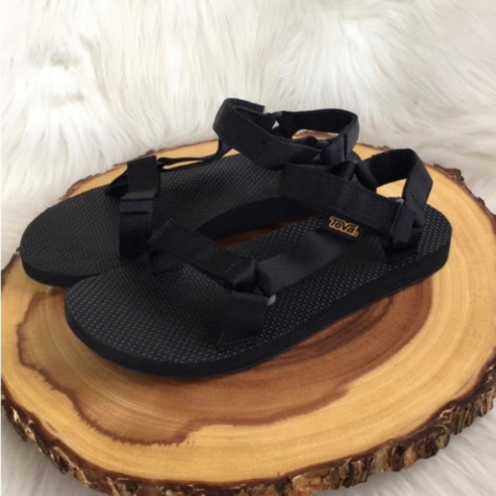Black TEVA Flatform sz 9 like new